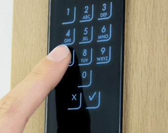 Otwieranie drzwi za pomocą kodu